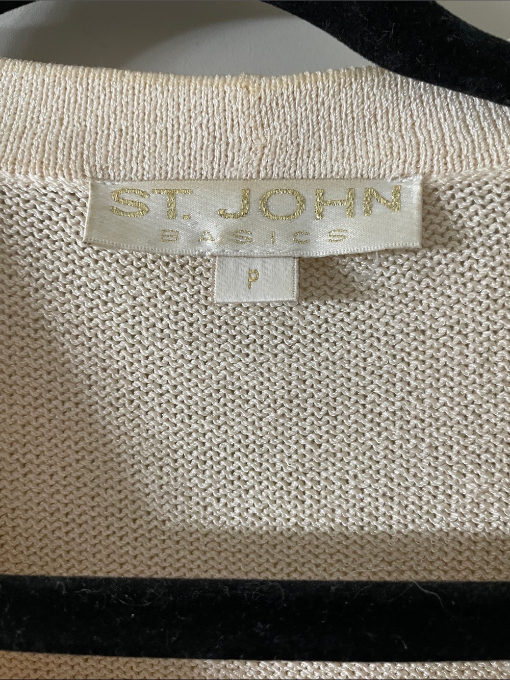 St. John Cream Knit Skirt Set with Subtle Gold Label Size 6 - Picture 2 of 9